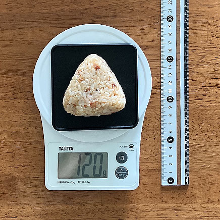 1個分の梅おかかのおにぎり