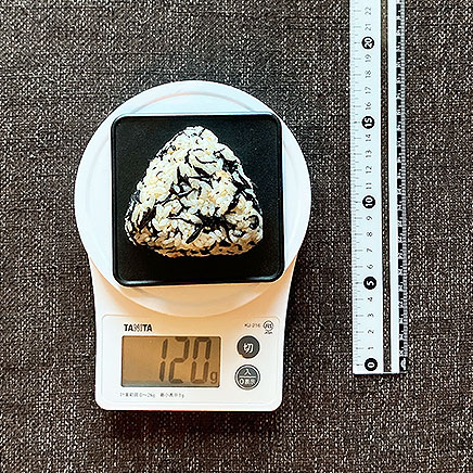 1個分の梅ひじきおにぎり