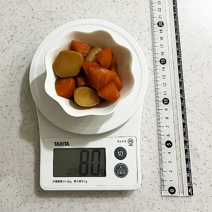 小鉢一杯分の里芋と人参の煮物