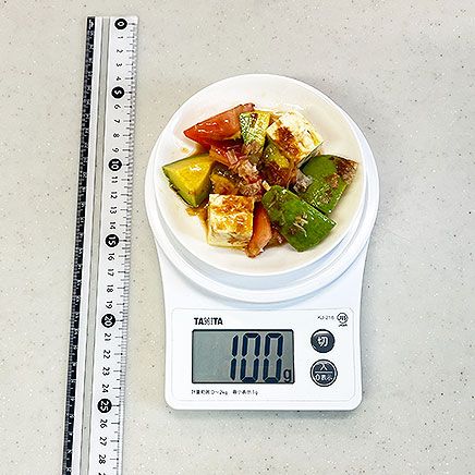 小皿1皿分のアボカドとトマトの豆腐サラダ