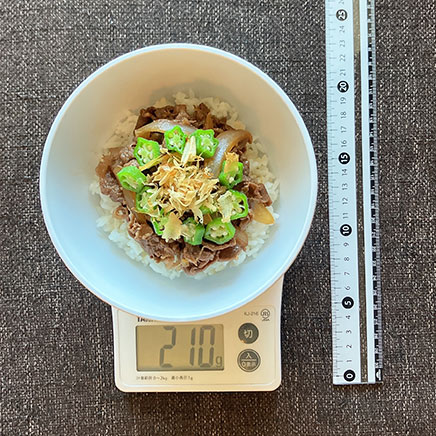 丼（中）1杯分のかつぶしオクラ牛丼