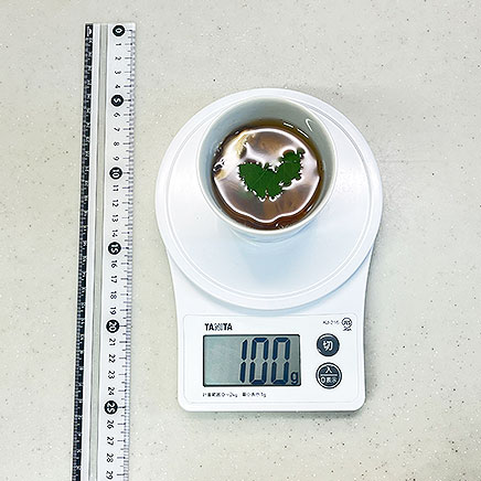 カップ1杯分のきのこのすまし汁