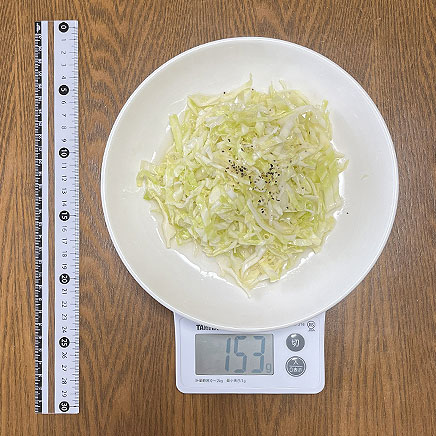 中皿1皿分のキャベツのオリーブオイルサラダ