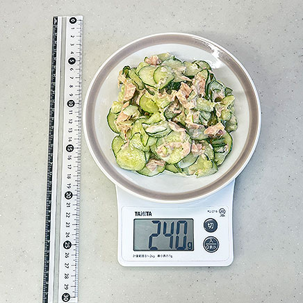 大皿1皿分のきゅうりとツナのサラダ