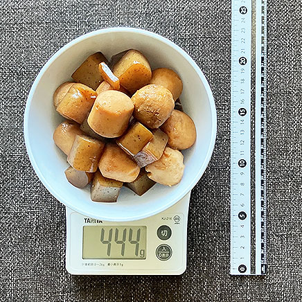 深皿（中）1皿分のこんにゃくと里芋の煮物