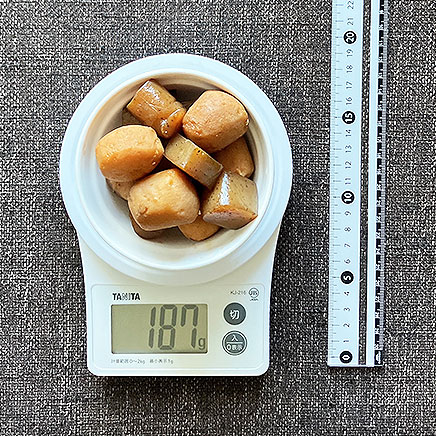 深皿（小）1皿分のこんにゃくと里芋の煮物