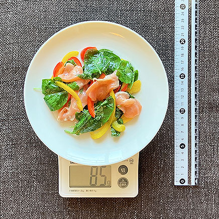 中皿1皿分のサーモンサラダ