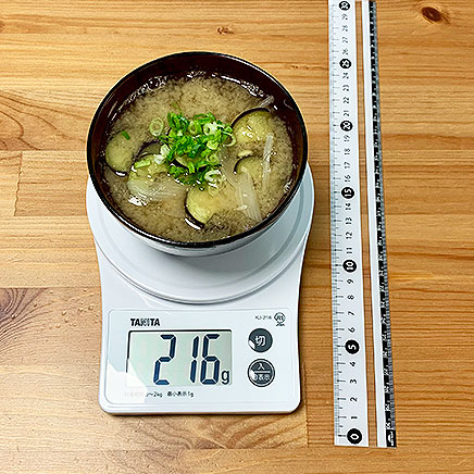 汁椀(小)1杯分のなすと玉ねぎの味噌汁