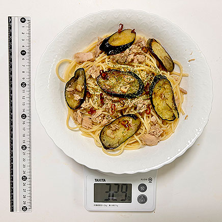 1人前のツナとナスのペペロンチーノ