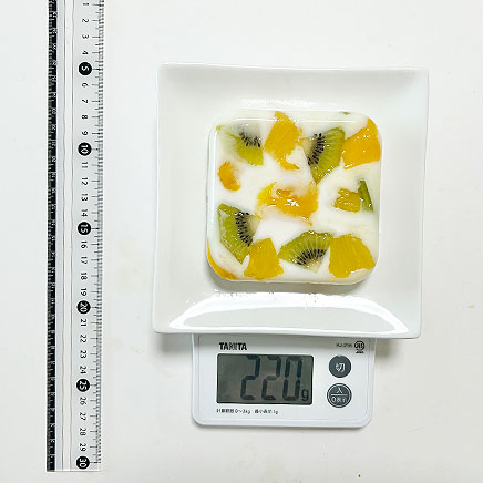 中皿1皿分のフルーツ牛乳寒天