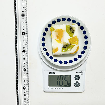 小皿1皿分のフルーツ牛乳寒天