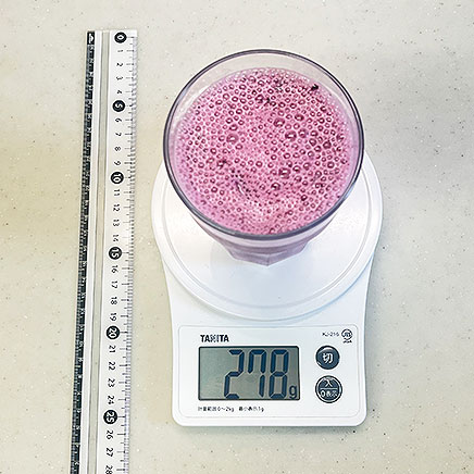 300mlのグラス1杯分のブルーベリーラッシー