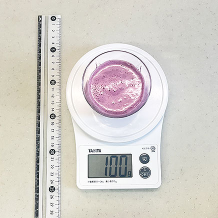 150mlのグラス1杯分のブルーベリーラッシー