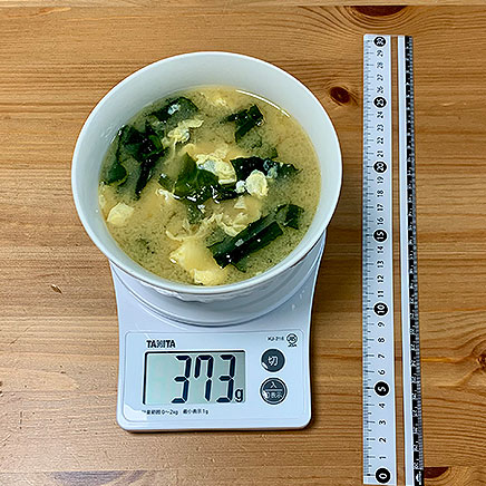 汁椀（大）1杯分のわかめと卵の味噌汁