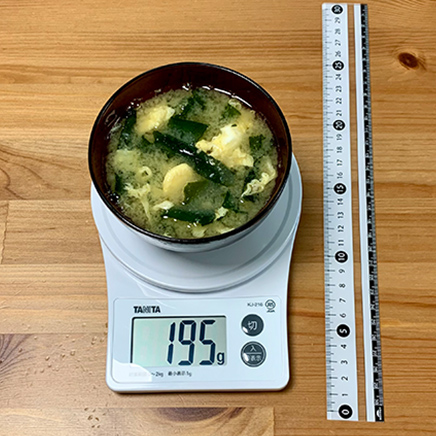 汁椀（小）1杯分のわかめと卵の味噌汁