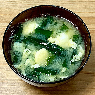 わかめと卵の味噌汁