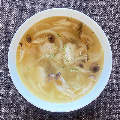 鶏肉ときのこのスープ