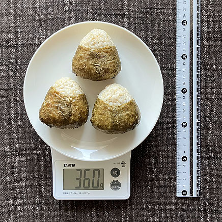 3個分の玄米鮭おにぎり