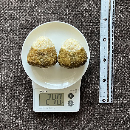 2個分の玄米鮭おにぎり