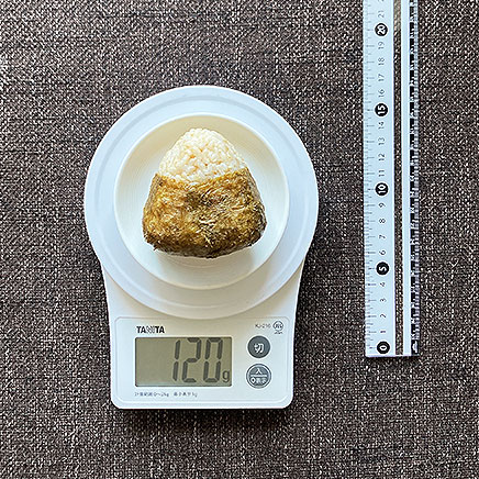 1個分の玄米鮭おにぎり