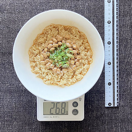 丼(大)1杯分の玄米の納豆卵かけご飯