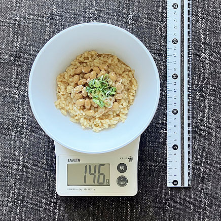 丼(中)1杯分の玄米の納豆卵かけご飯