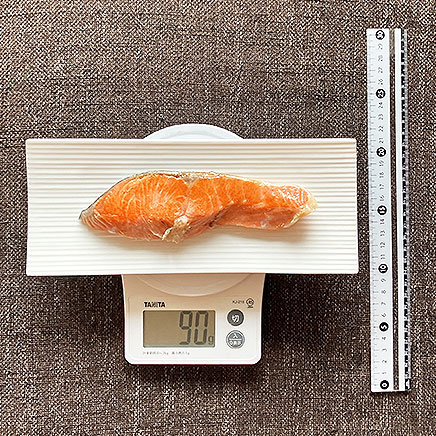 １切れ分の秋鮭の塩焼き