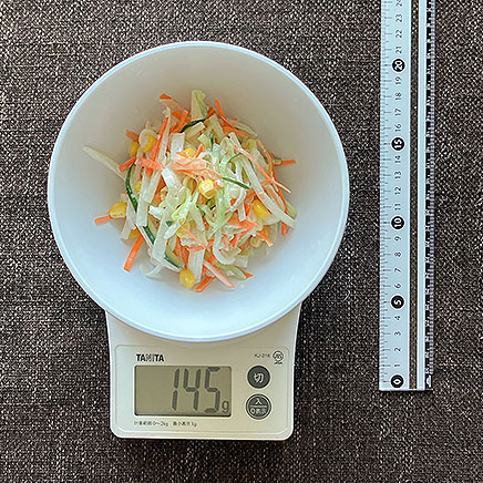 深皿(中)1皿分の冬瓜ときゅうりのサラダ