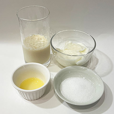 200ml分の豆乳ラッシーに使用したプレーンヨーグルト、豆乳、砂糖、レモン