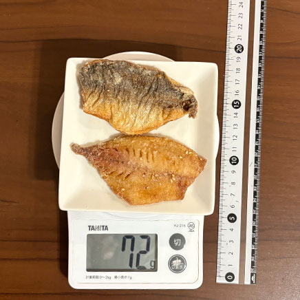 3枚おろしにしたうちの2枚分のあじの竜田揚げ