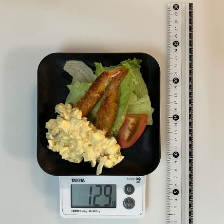 エビ2尾分のエビフライのタルタルソースがけ