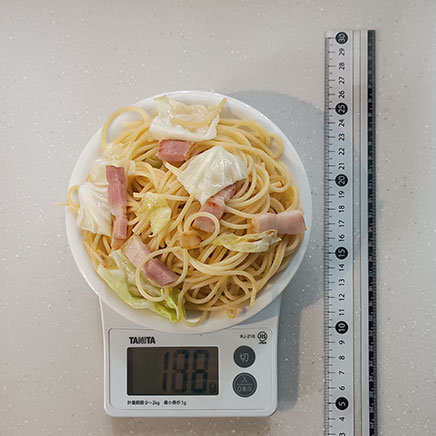 深皿(小)1皿分のベーコンとキャベツのパスタ