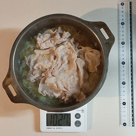 直径18cmの鍋ひとつ分のキャベツと豚肉の鍋